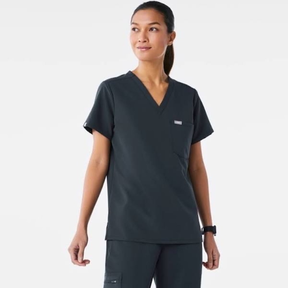 FIGS Catarina One Pocket Scrub Top Womens Carbon Gray‎ Size large